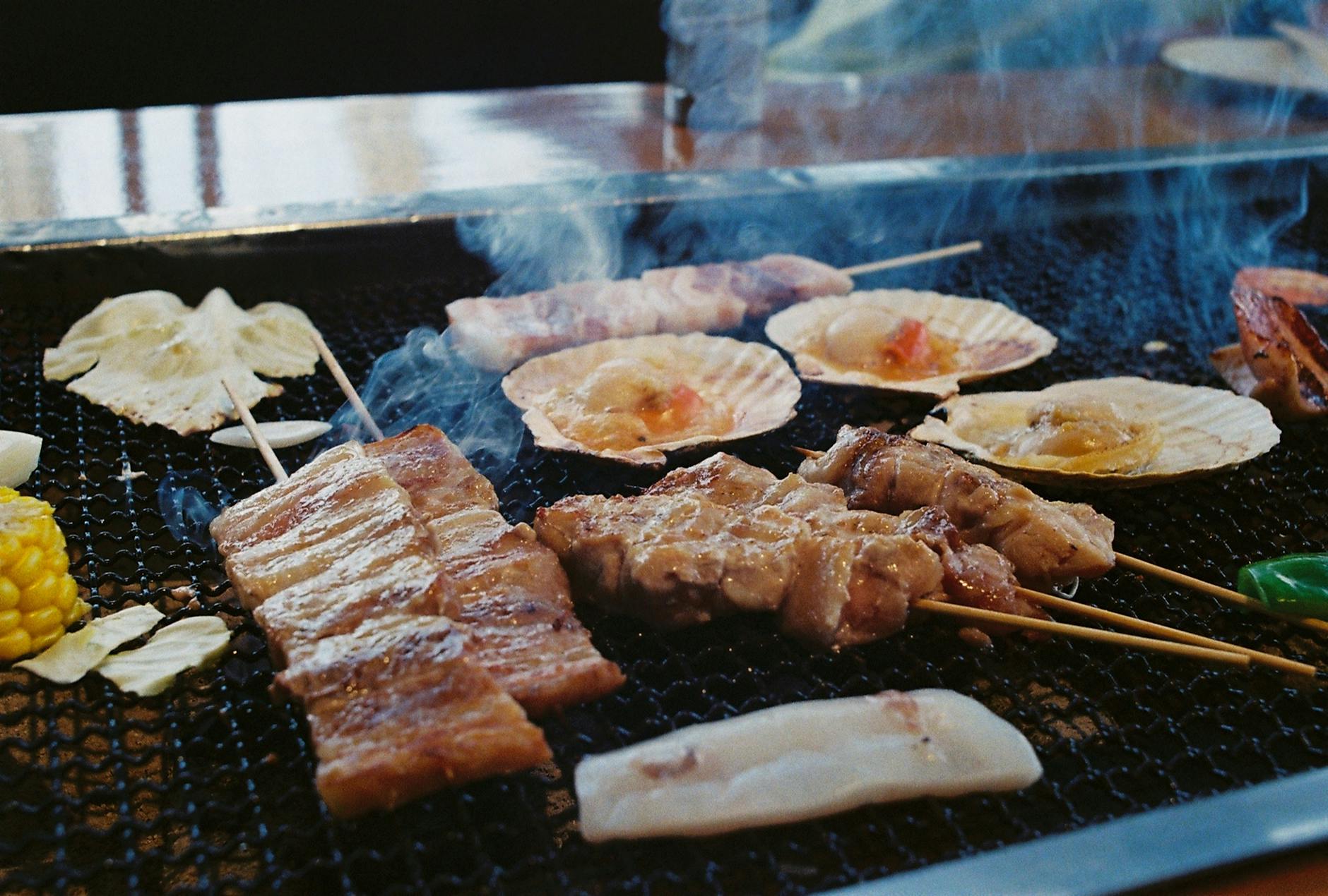 ジンギスカンの「漢字」表記とは？成吉思汗と書く理由・由来を食肉専門店が解説
