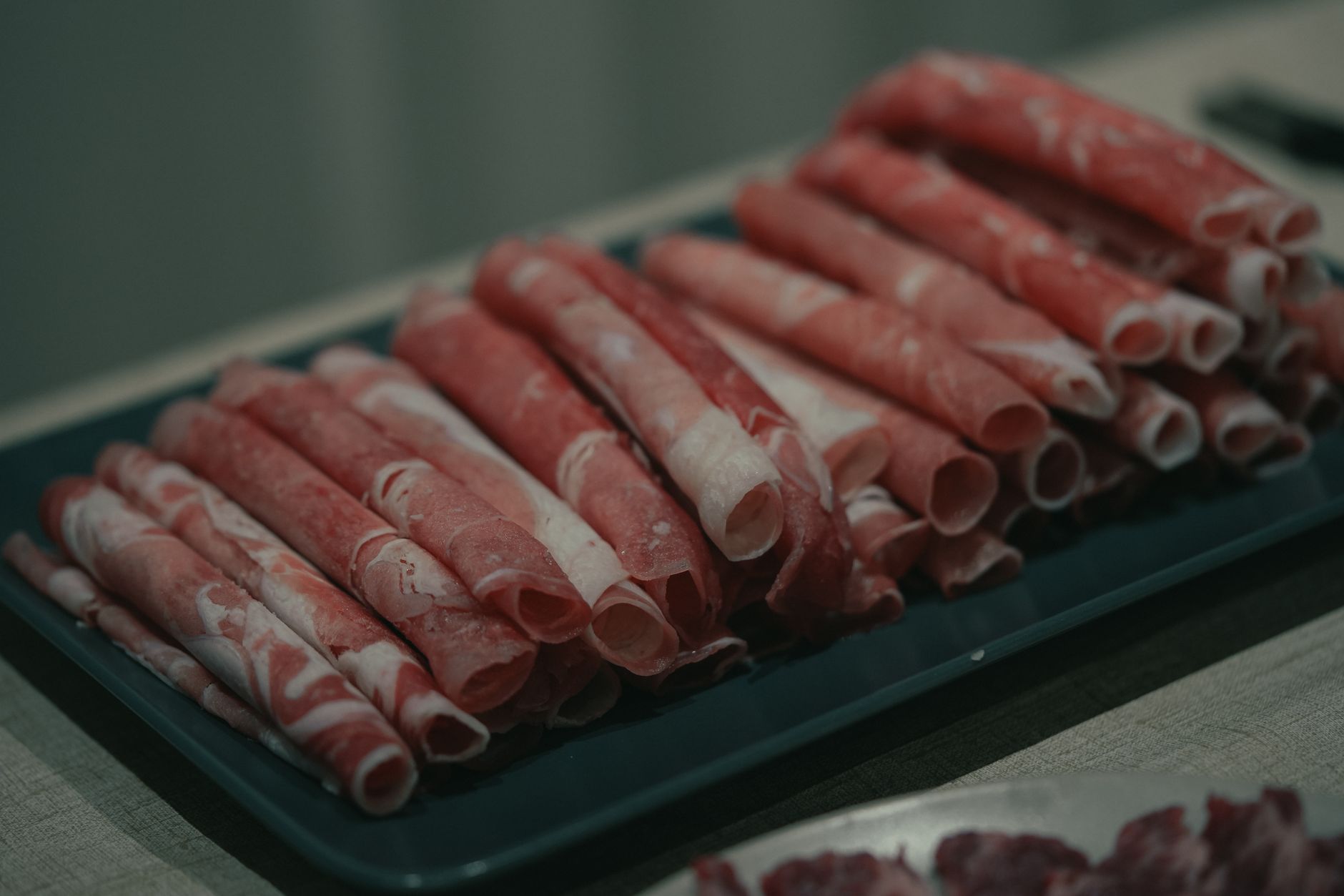 ラム肉はどんな味？食肉専門店が「食べたことない人」の疑問に正直に答えます