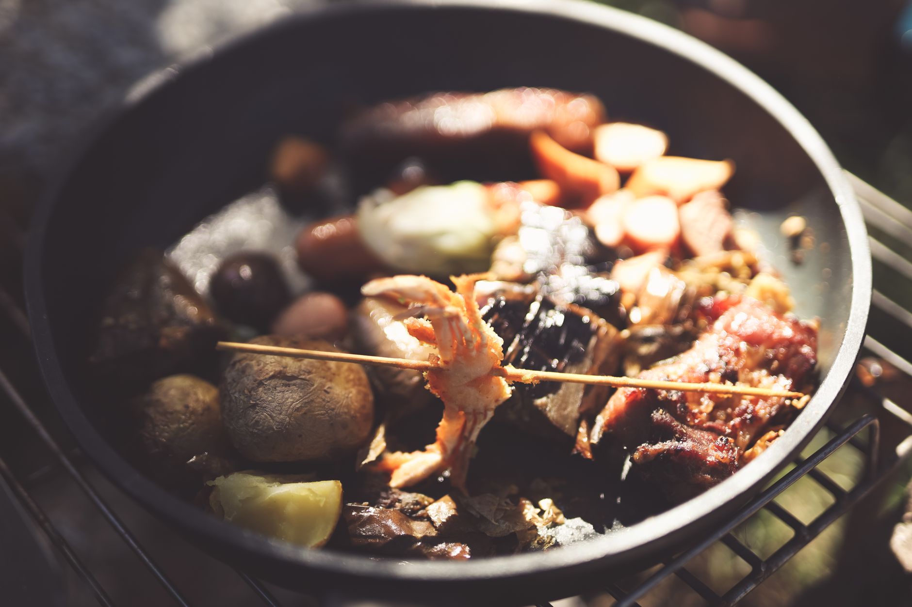 チンギスカーンとは?名前の由来・語源・料理としての正体を食肉専門店が丁寧に解説